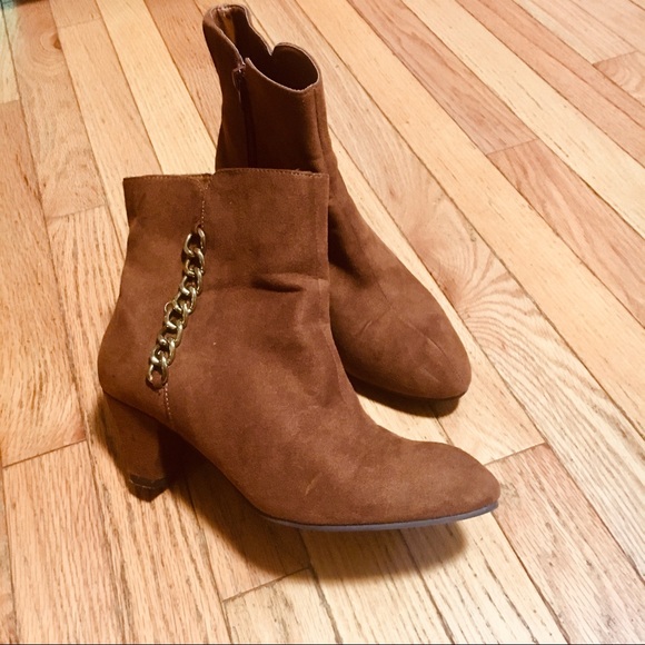 Like new 9M booties - Picture 7 of 11